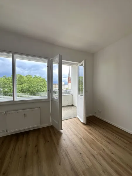 Saniertes 1-Zimmer Apartment mit Balkon zum Innenhof  * Zentrale Lage in Moabit — photo 1
